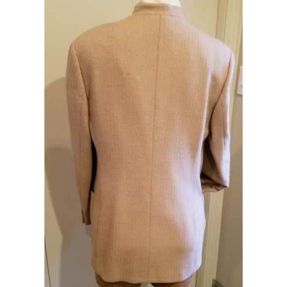 Back-in-the-Office Look with 90s Armani Jacket - Picture 3 of 10